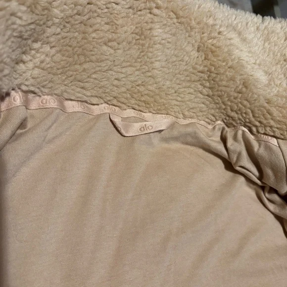 ALO Yoga Tan Fleece Puffer Jacket - Picture 9 of 9